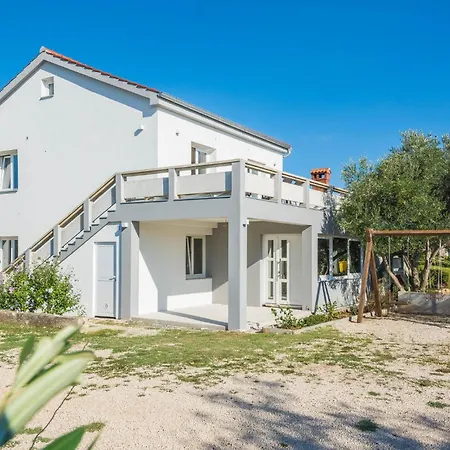 شقة Beach Front Apartment In Vir With Wifi