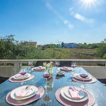 Beach Front Apartment In Vir With Wifi * 维尔