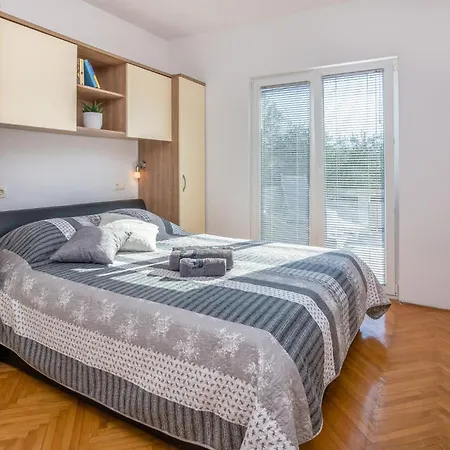 Beach Front Apartment In Vir With Wifi * 维尔